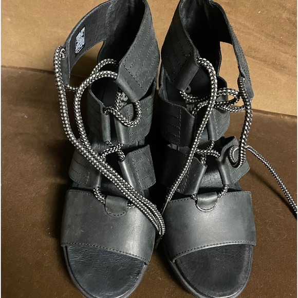 Sorel lace up wedge sandal (black) - Picture 2 of 4